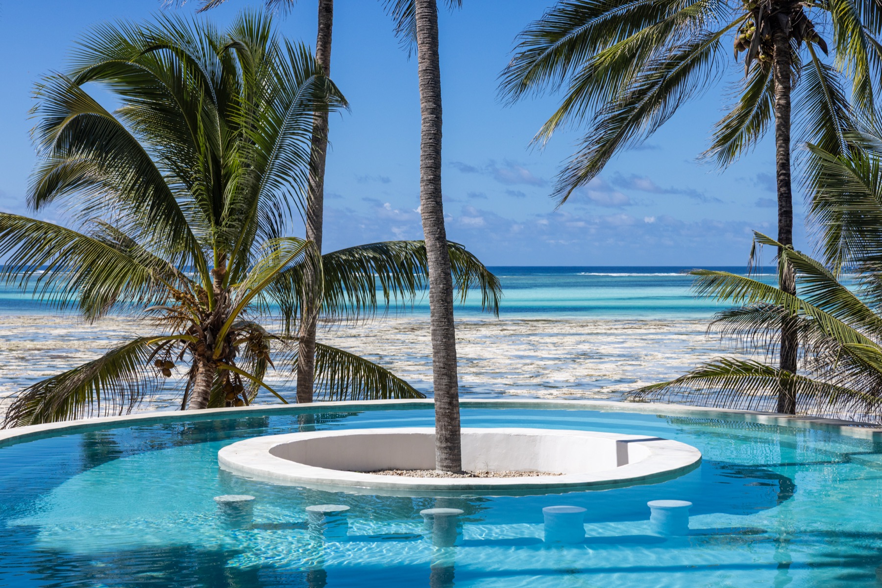 Asili House pool with the Indian Ocean behind