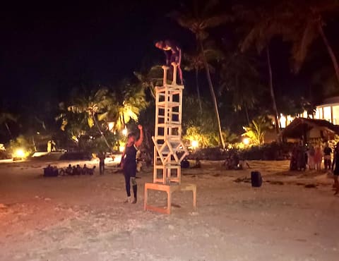 New Year's Eve at Matlai: Bonfire, Barbecue and Drums on the Beach (2)