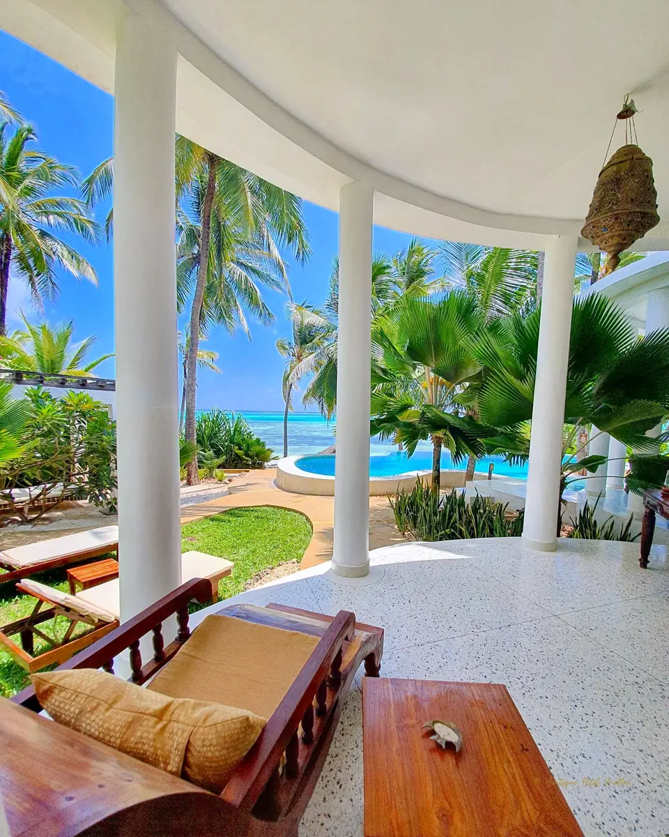Room Jua | private balcony with ocean view and pool view
