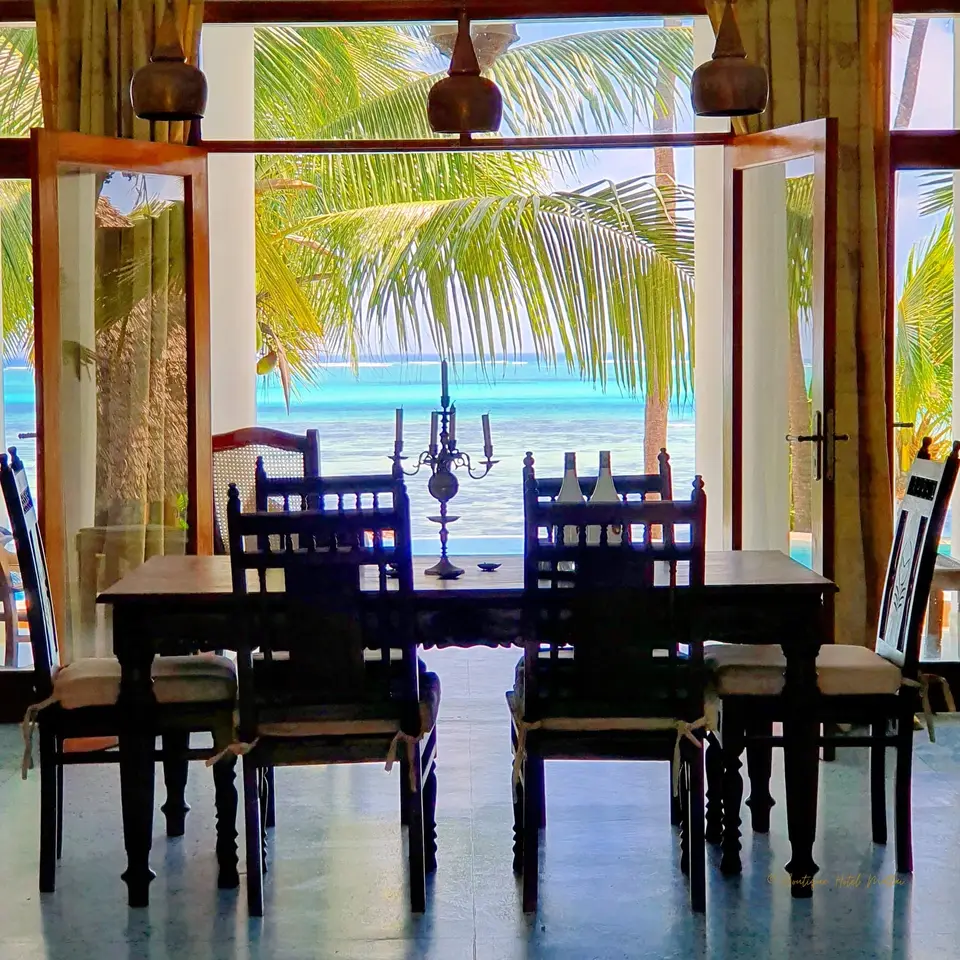 Villa Kidosho Lounge | view of the pool and ocean